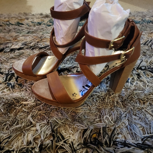 Charlotte Russe brown heels, 9 - Picture 2 of 4